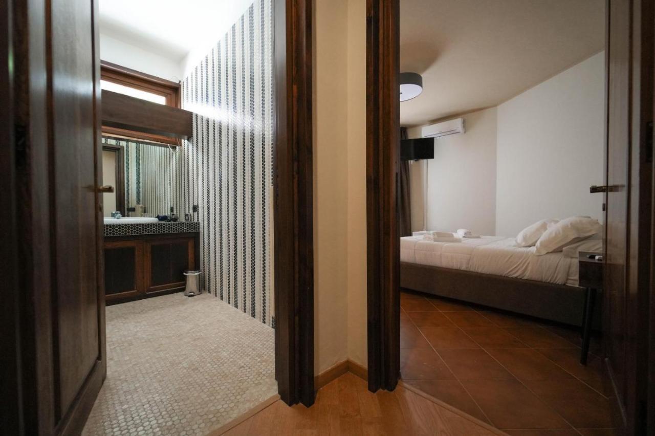 Paradise Suite Latina Exterior photo
