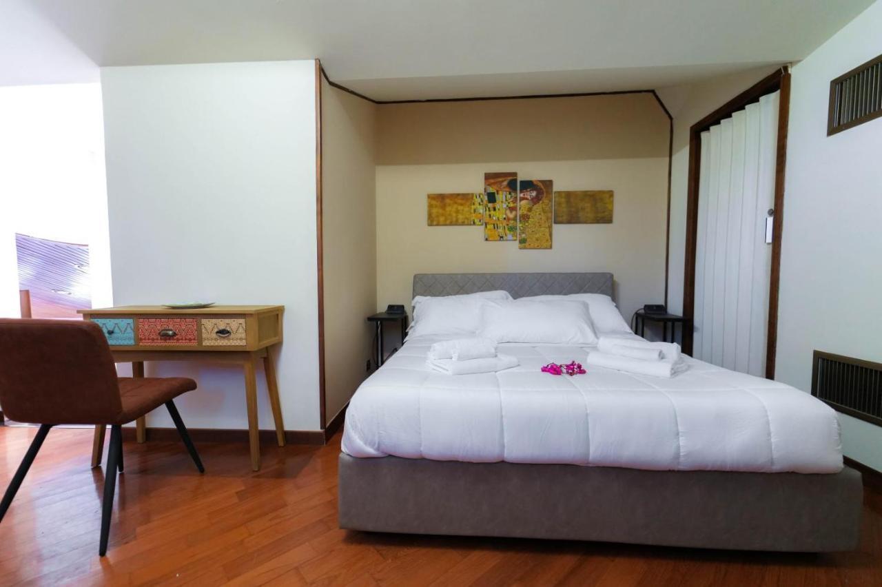 Paradise Suite Latina Exterior photo